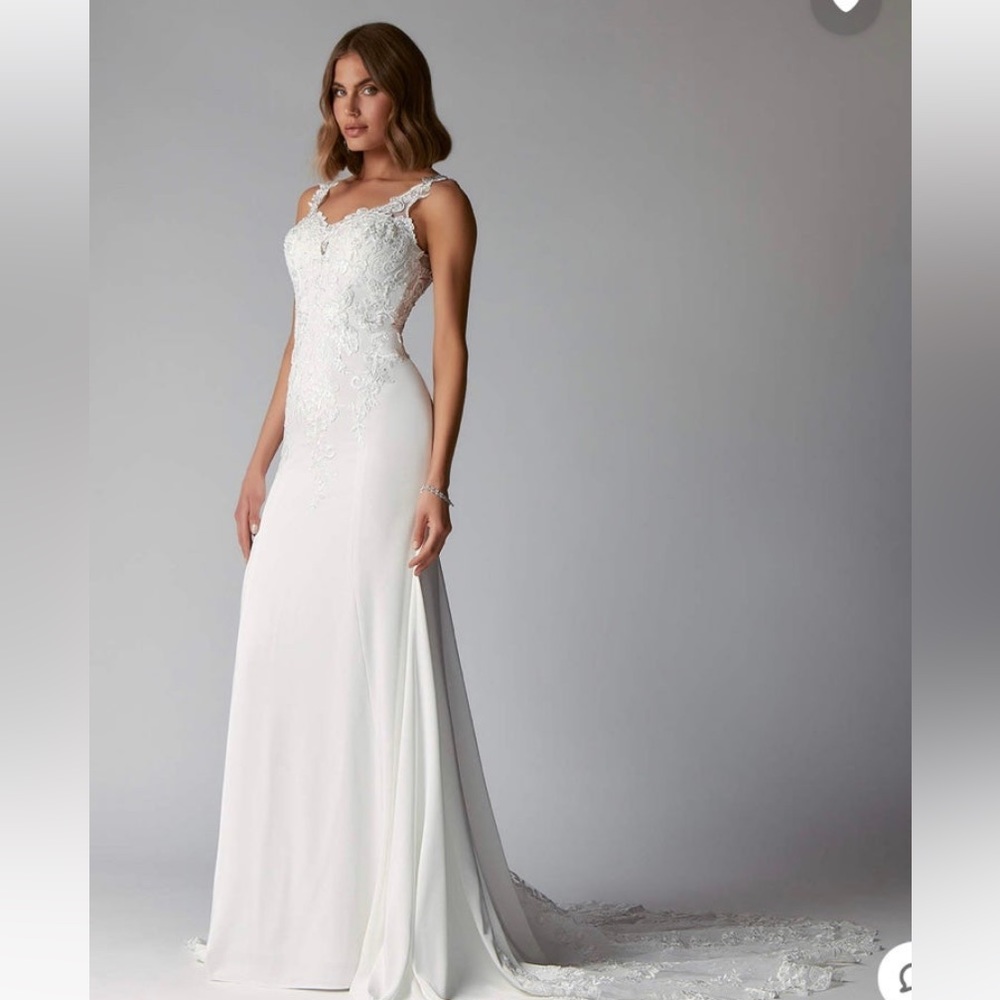 Brand new never worn wedding gown